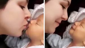 Matka całuje noworodka, a reakcja dziecka jest tak słodka że podbiła serca tysię